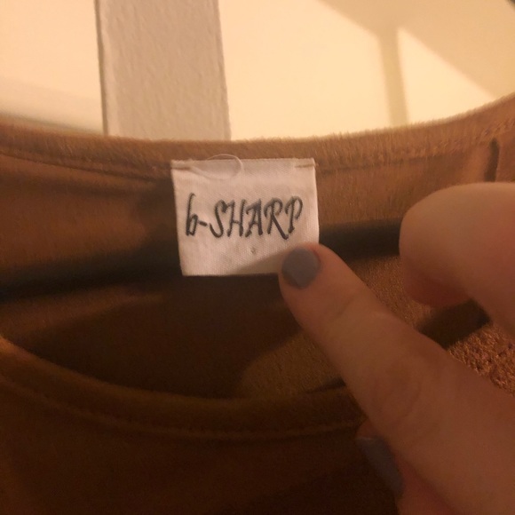 LIKE NEW Small B-Sharp Tan Cutout Back Top - Picture 5 of 7